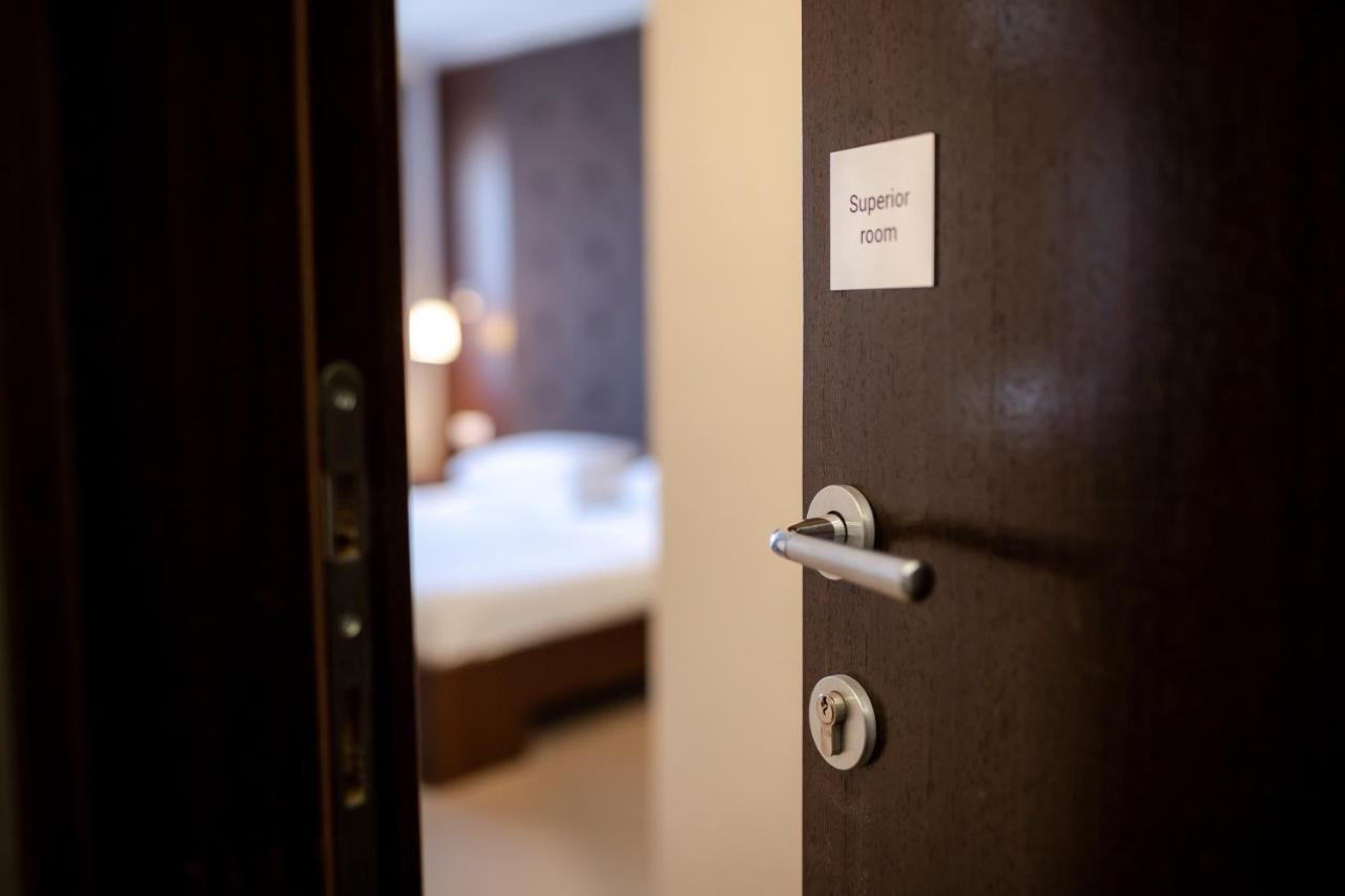 Luka De Luka Suites Belgrad Exteriör bild